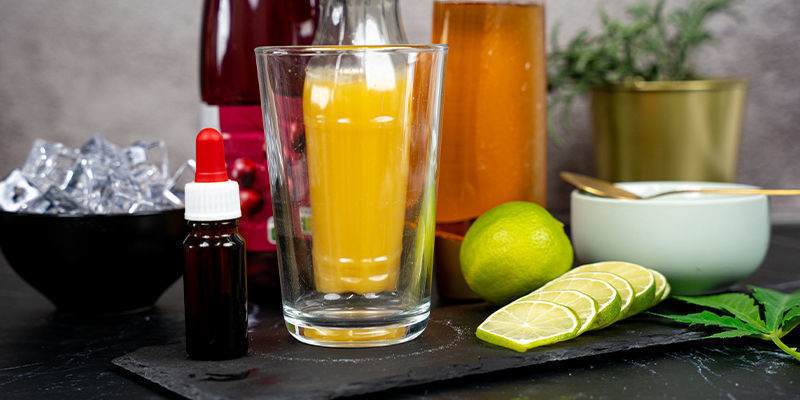 Lägg alla ingredienser i din cocktailshaker Lägg alla ingredienser i din cocktailshaker