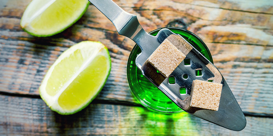 Hur du gör absint med ett absintkit för hemmabruk How To Make Absinthe With A DIY Absinthe Kit