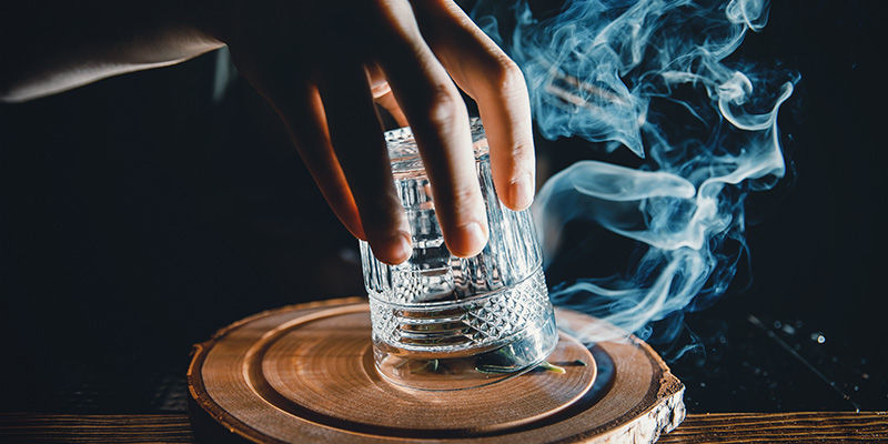 Röka med glas Glass smoking