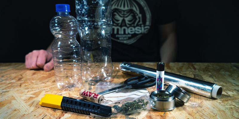 Hur man gör en gravity bong med hink Hur man gör en gravity bong med hink