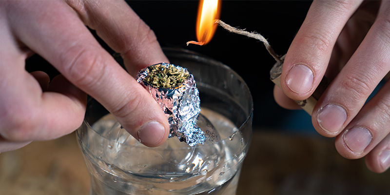 Fyll skålen Gravity bucket bong: Load your bowl