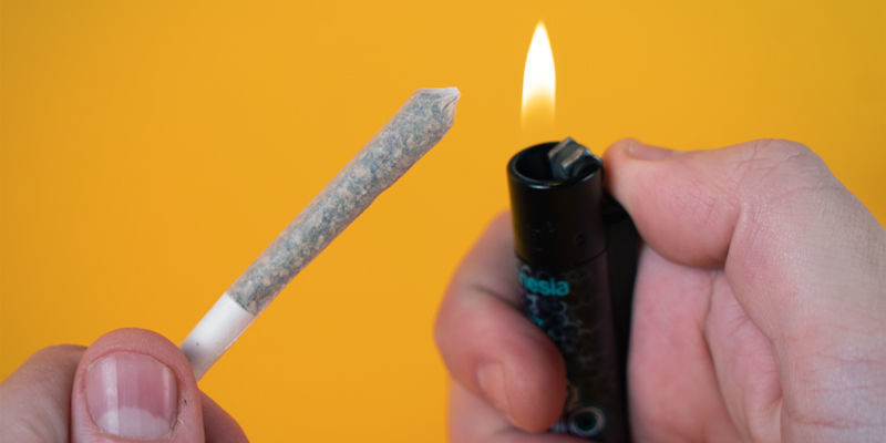 Tänd din joint på rätt sätt Hur du rullar en joint som inte kanotar: tänd din joint på rätt sätt