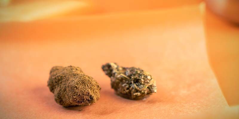 Lägg din glänsande moon rock på bakplåtspapper Lay Your Glistening Moon Rock On Some Parchment Paper