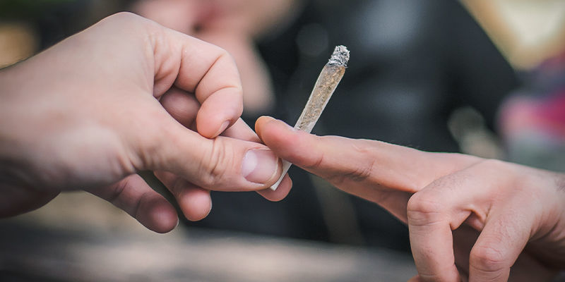 Undvik att röka ensam Undvik att röka ensam