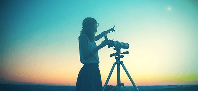 Surfa genom kosmos, blicka upp mot stjärnorna SURF THE COSMOS, GAZE INTO THE STARS