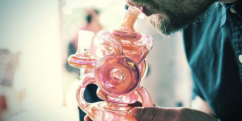 Varför ska du skaffa en bong? Why Should You Get A Bong?