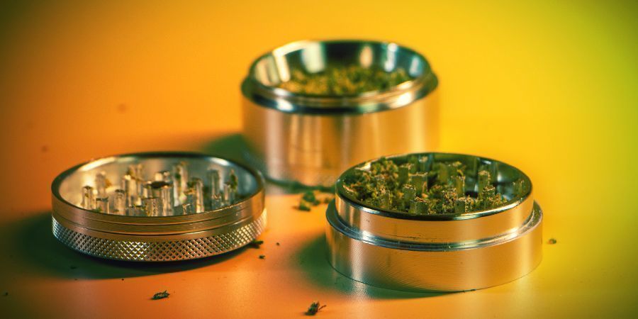 Delarna i en kvarn THE PARTS OF A GRINDER