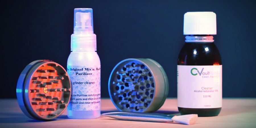 Rengöring med särskilt rengöringsmedel för kvarnar USING GRINDER-SPECIFIC CLEANER