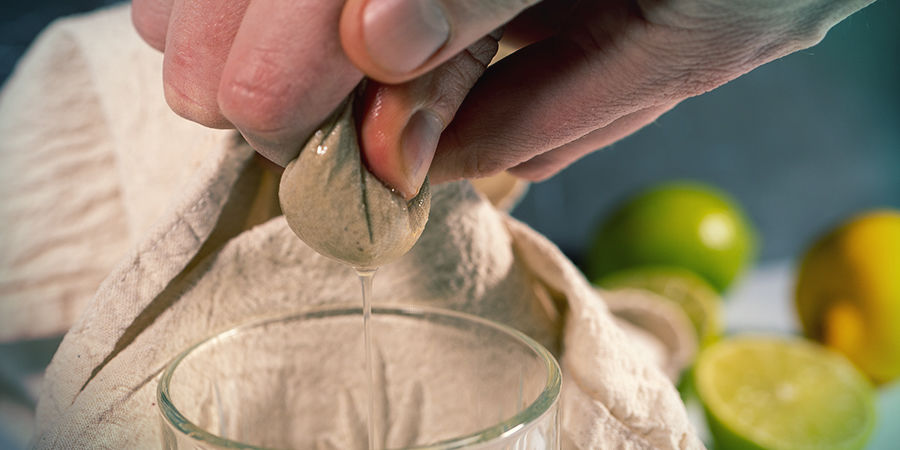 Filtrera saften genom filterpapper eller silduk Lemon Tek Directions: Filter Juice Through Filter Paper Or Cheesecloth