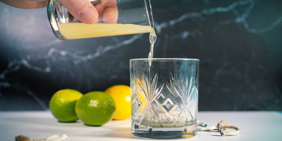 Pressa citronerna och häll över svamppulvret Lemon Tek Directions: Juice The Lemons And Pour Over The Mushroom Powder