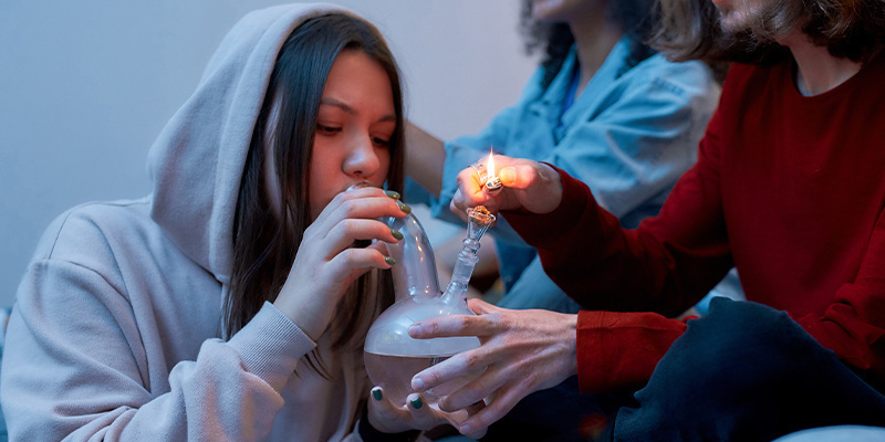 Bongar och pipor Bongs and pipes