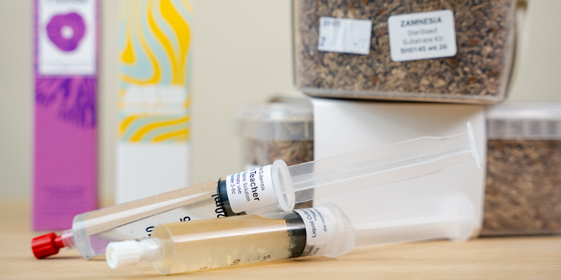 Sporinjektion och vätskekultur: grunderna Spore Syringe And Liquid Culture: The Basics