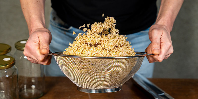 Förbered riset Prepare the rice