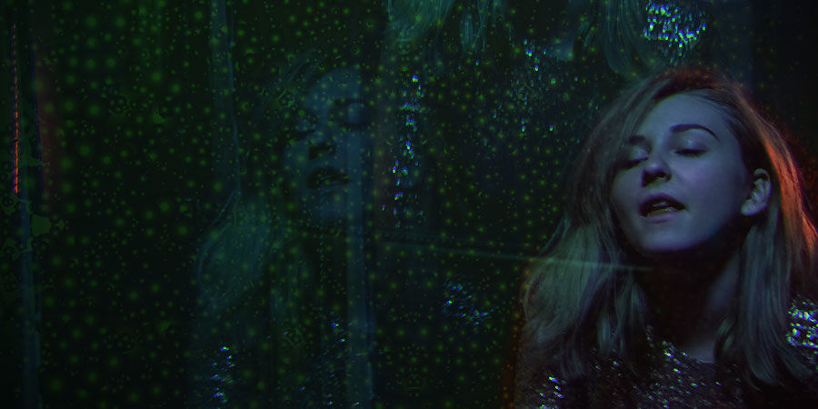 Varför tror folk att absint kan få dig att hallucinera? WHY DO PEOPLE THINK ABSINTHE CAN MAKE YOU HALLUCINATE?