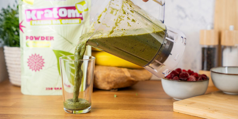 Mixa tills allt är helt blandat och servera. Blend until fully mixed, then serve.