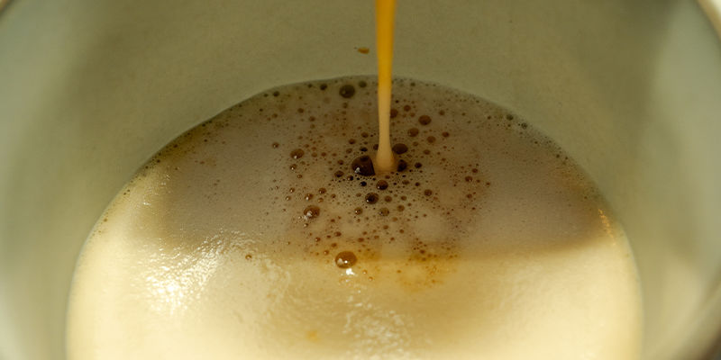 Använd den nu kokta blandningen av cannabis, olja och vatten för att göra ditt kaffe Use The Now Boiled Cannabis-Oil-Water Mixture To Create Your Coffee