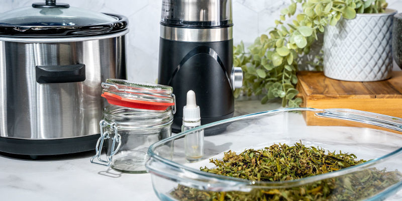 Så gör du alkoholfri cannabis-tinktur Hur du gör alkoholfri cannabis-tinktur