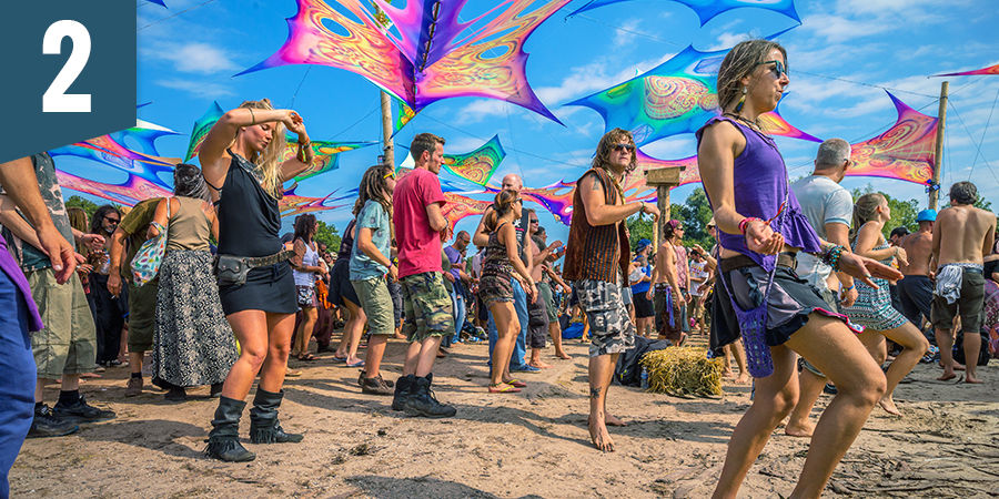 Dansa på en psykedelisk festival