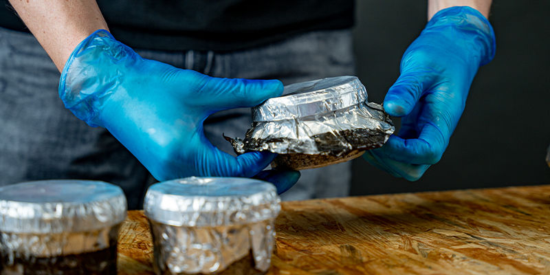 Lossa det översta lagret aluminiumfolie PF tek Loosen up the top layer of aluminium foil