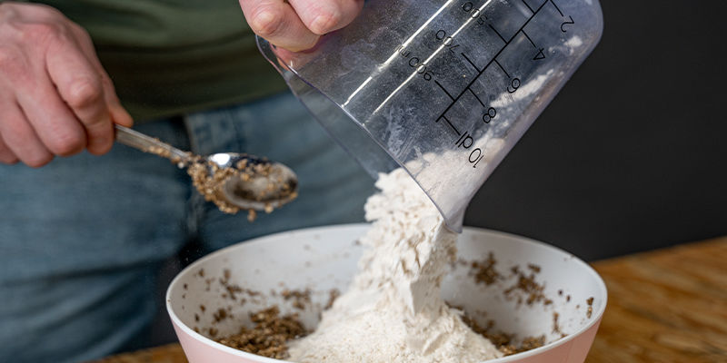 Tillsätt det bruna rismjölet PF tek Add the brown rice flour