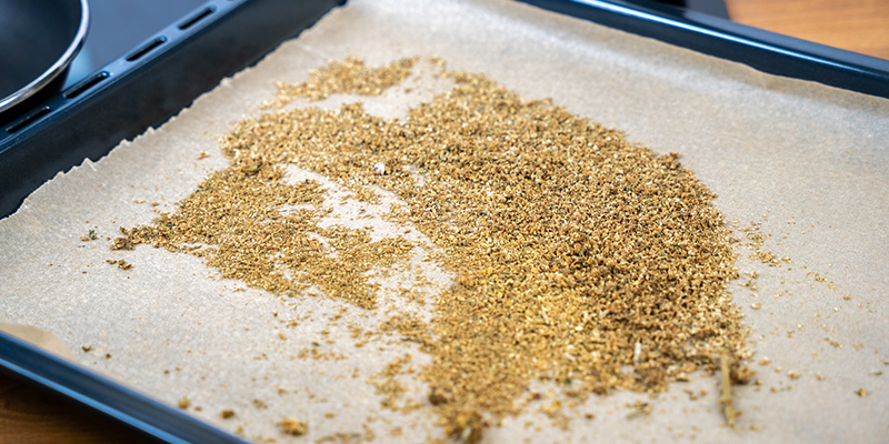 Steg 1: Dekarboxylera cannabisen Steg 1: Dekarboxylera cannabisen