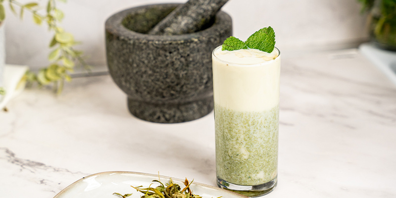 Blanda väl. Njut! Bhang smakar bäst när den serveras kall! Mix Well. Enjoy! Bhang Tastes Best When Served Cool!