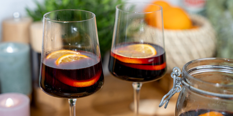 Servera i en kopp med några apelsinskivor och njut! Serve In A Cup With A Few Orange Slices And Enjoy!