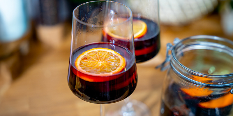 Så gör du cannabisberikat starkvin How To Make Cannabis-Fortified Wine