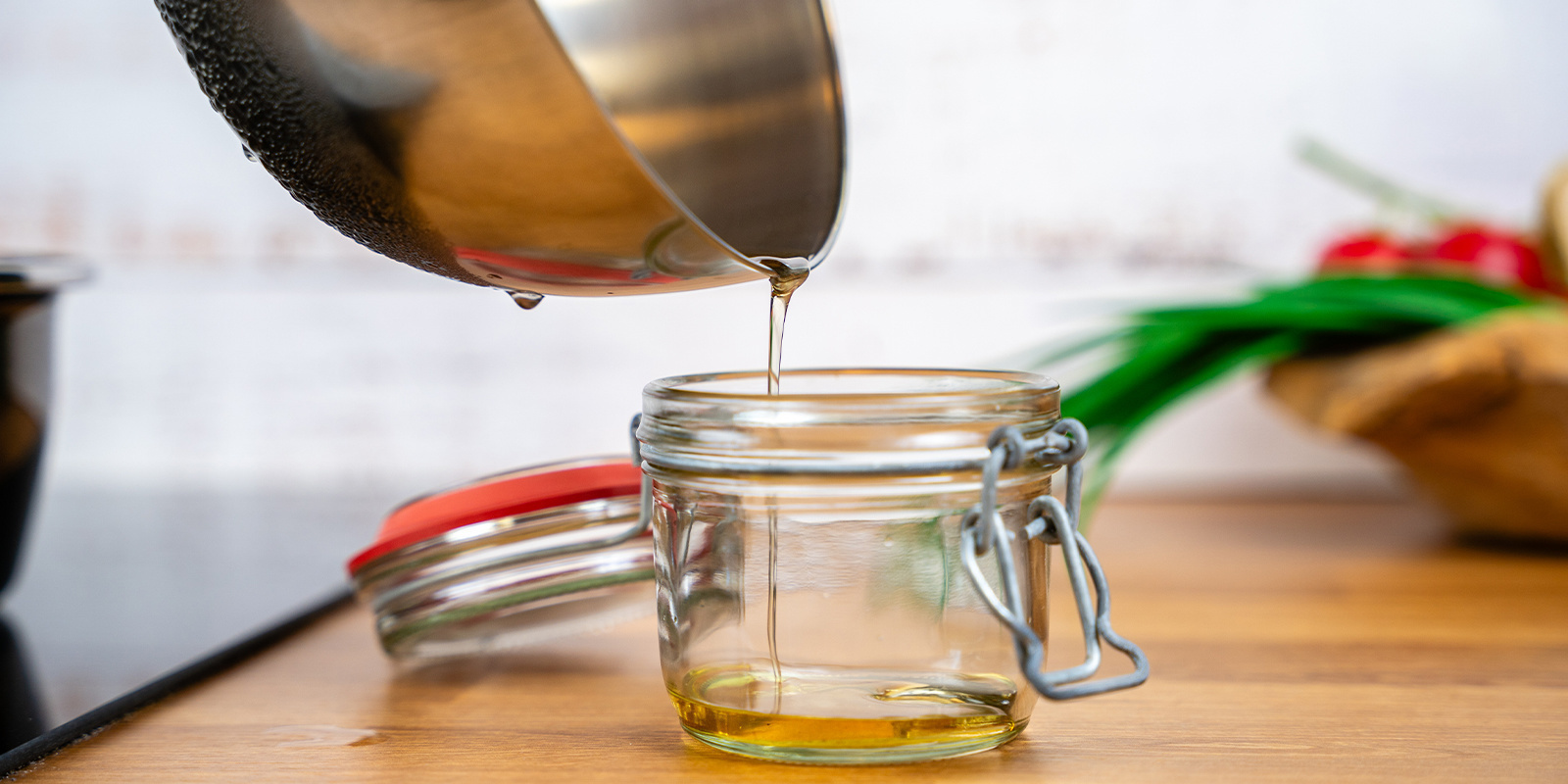 Låt den infuserade honungen svalna Låt den infuserade honungen svalna