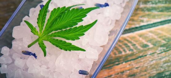Så gör du cannabissalt för enkla ätbara
